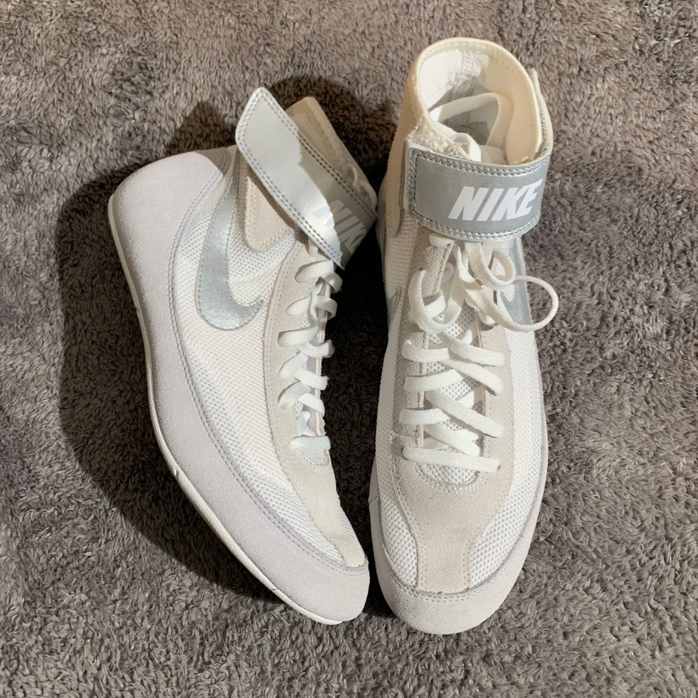 Nike Wrestling Shoes White Metallic Silver 366683-100 Mens Size 9 tried on